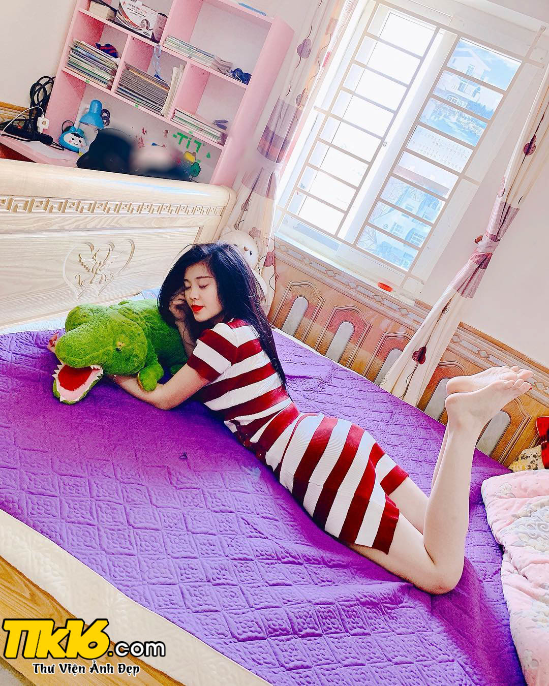 Hot girl Bạch Huyền Trang gợi cảm trong phòng ngủ