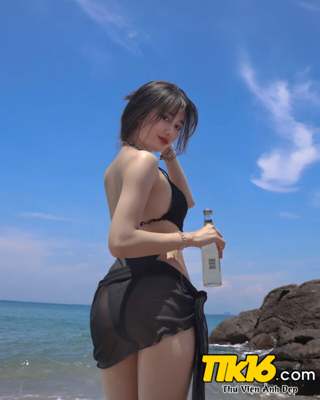 vu-thi-khanh-huyen-bikini-2-640x800
