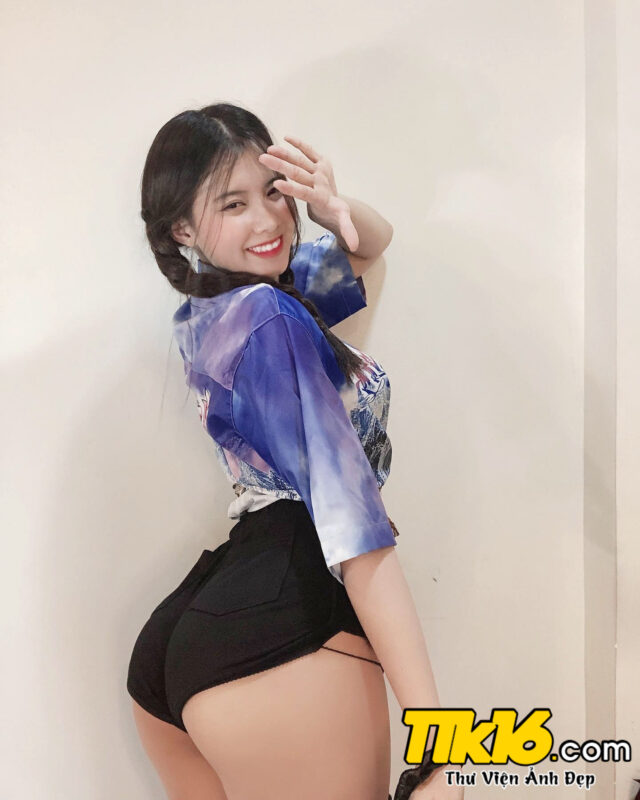 Hot Girl Trương Khả Di sexy với bộ đồ tập Gym