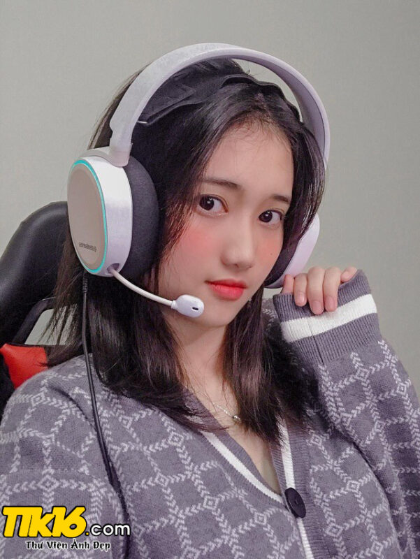 Streamer Mei Mei xinh xắn và dễ thương trong hình ảnh Livestream game