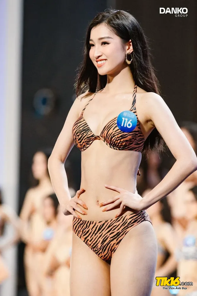 Á hậu Phương Nhi mặc bikini 3