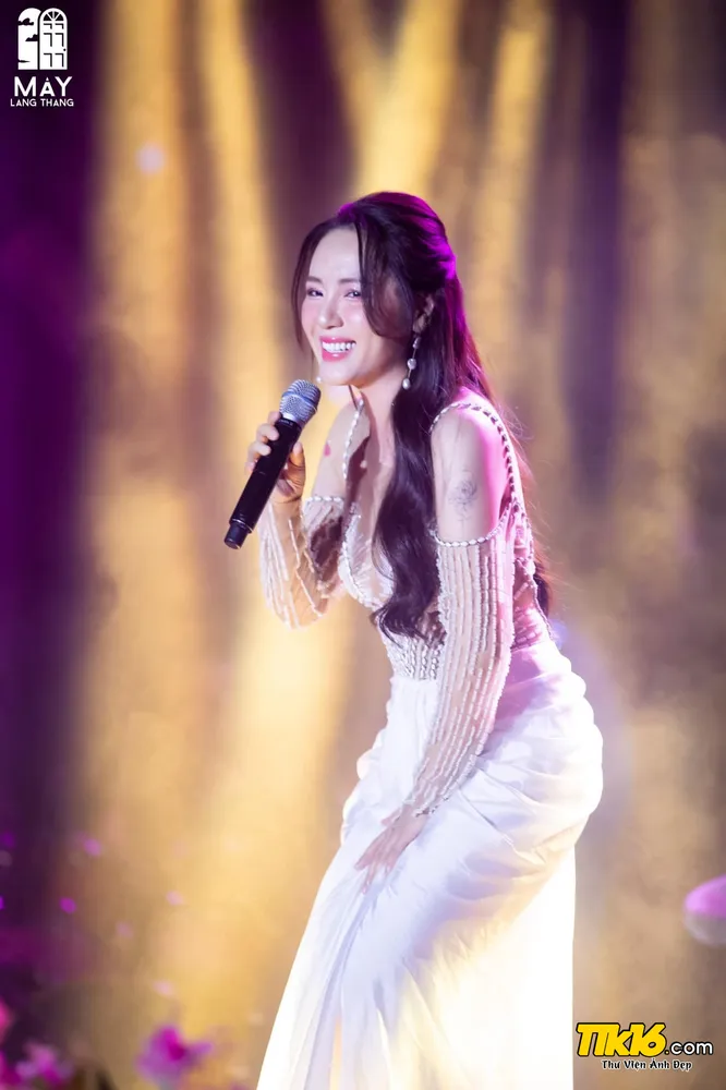 Sự nghiệp của ca sĩ Phương Linh